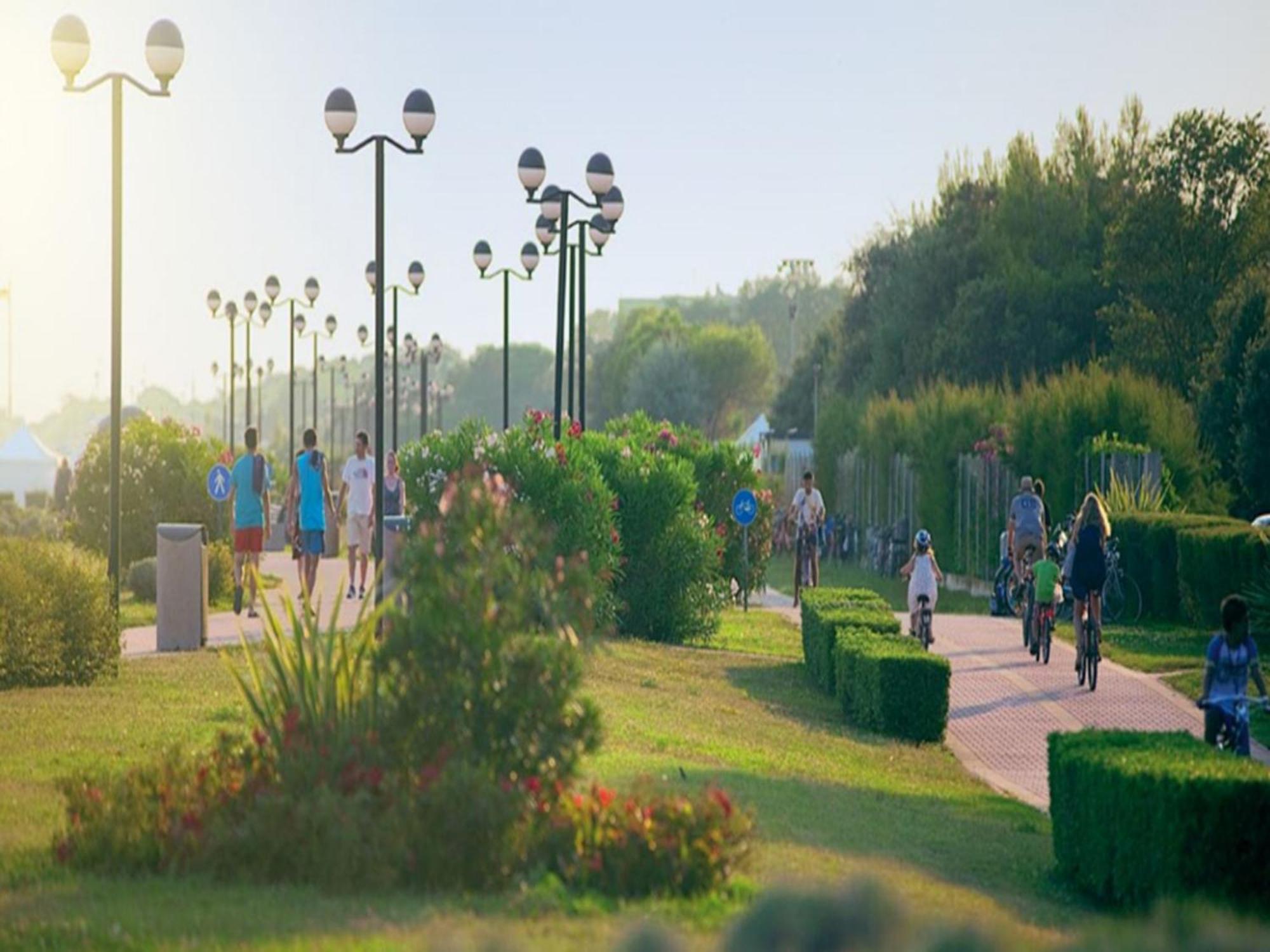 Hotel Amburgo Bibione Exterior photo