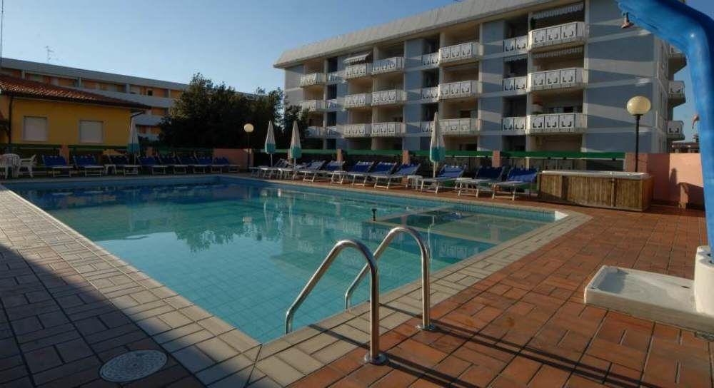 Hotel Amburgo Bibione Exterior photo