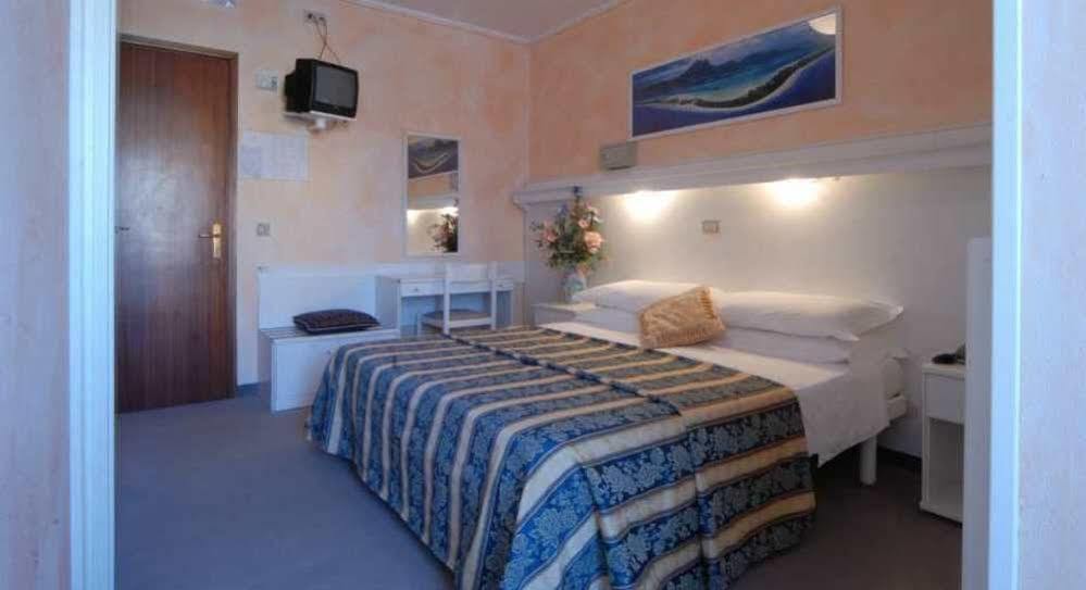 Hotel Amburgo Bibione Exterior photo
