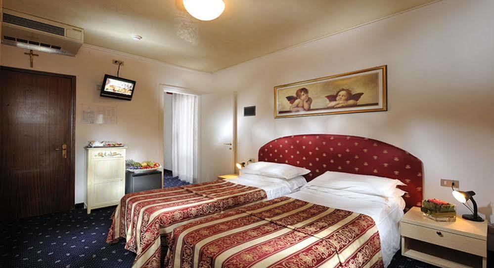 Hotel Amburgo Bibione Exterior photo