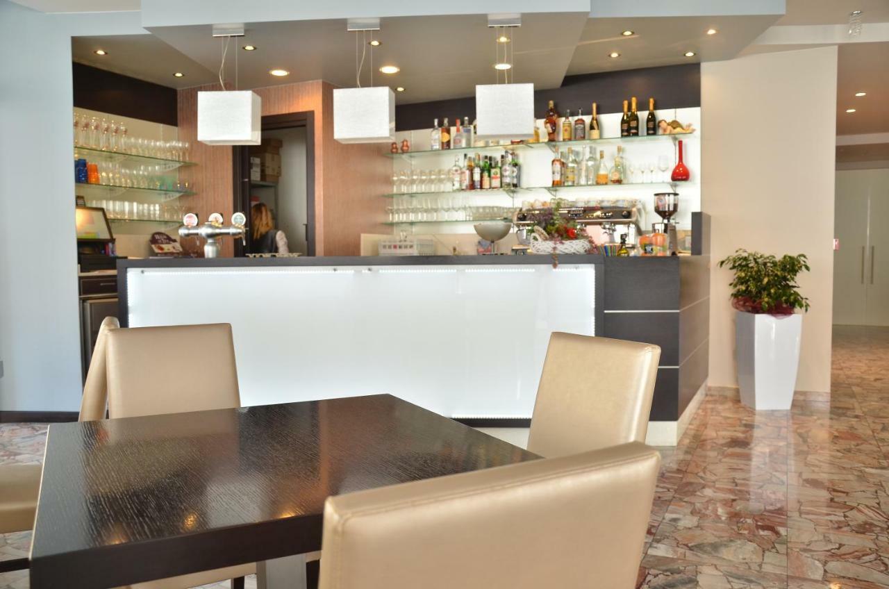 Hotel Amburgo Bibione Exterior photo