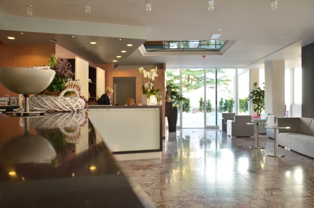 Hotel Amburgo Bibione Exterior photo